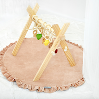 Jouet d'Activité avec 3 Pendentifs Portique d'Éveil Arche de Jeux Baby Gym, naturel, Taille unique