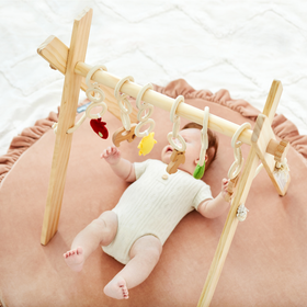 Jouet d'Activité avec 3 Pendentifs Portique d'Éveil Arche de Jeux Baby Gym, Naturelle avec Bleu Glacier tapis, UNI