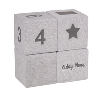 KiddyMoon blocs mous pour bébé cubes de construction en mousse, mix: gris clair/typographie, 4 Pieces