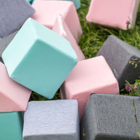 KiddyMoon blocs mous pour bébé cubes de construction en mousse, mix: gris clair/rose/menthe, 48 Pieces