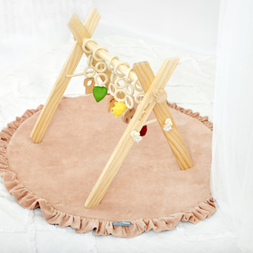 Jouet d'Activité avec 3 Pendentifs Portique d'Éveil Arche de Jeux Baby Gym, Naturelle avec Vert Forêt tapis, UNI