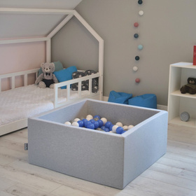 KiddyMoon Balles Colorées Plastique ∅7cm pour Piscine Enfant Bébé Fabriqué en EU, gris/blanc/bleu, 100 Balles/7cm
